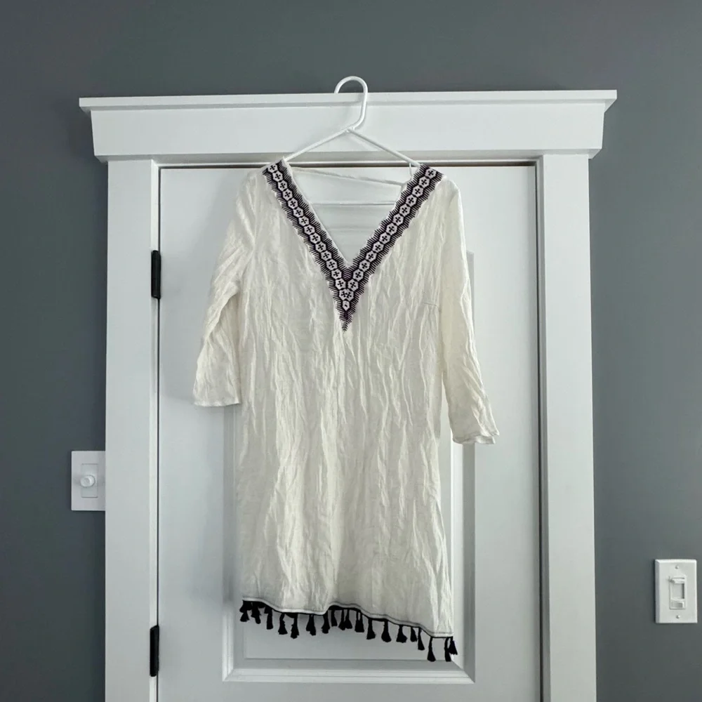 Kona Sol White and maroon Swim Coverup